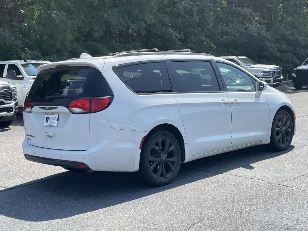 Used 2020 White Chrysler Touring L Plus image 7
