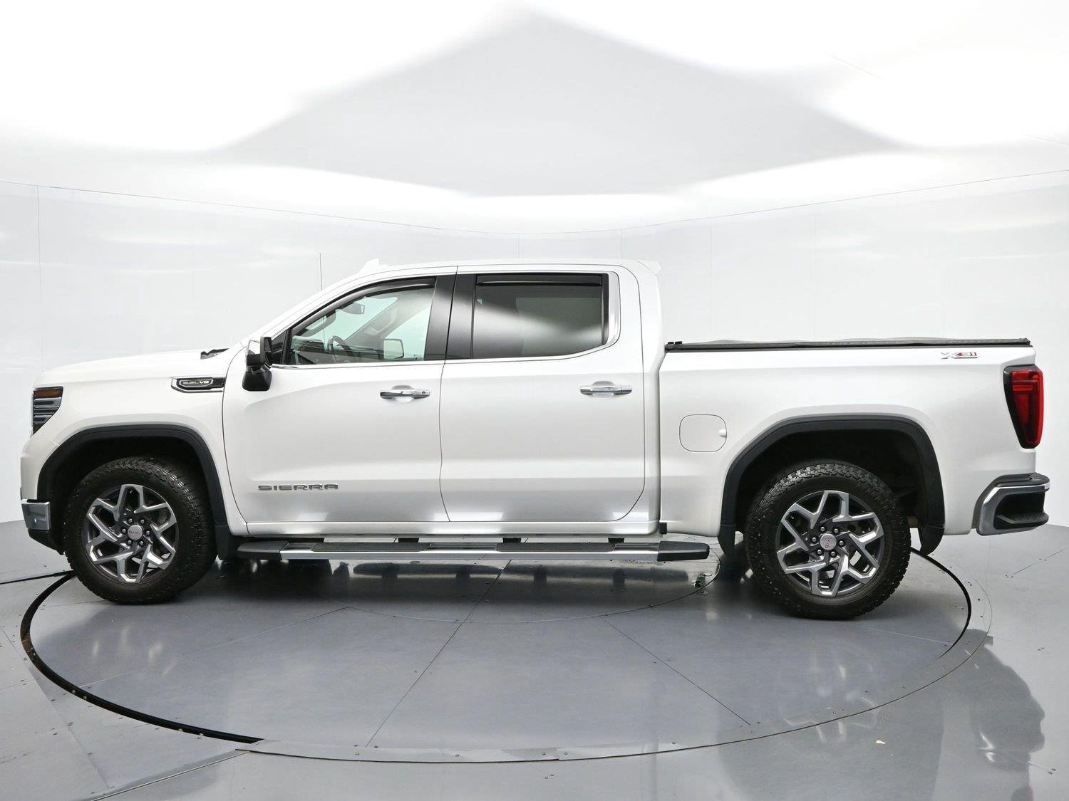 Used 2023 White Frost Tricoat GMC SLT image 5