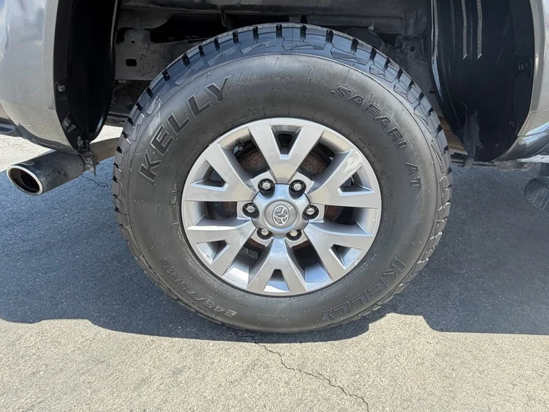 Used 2018 Magnetic Gray Met Toyota SR5 image 33