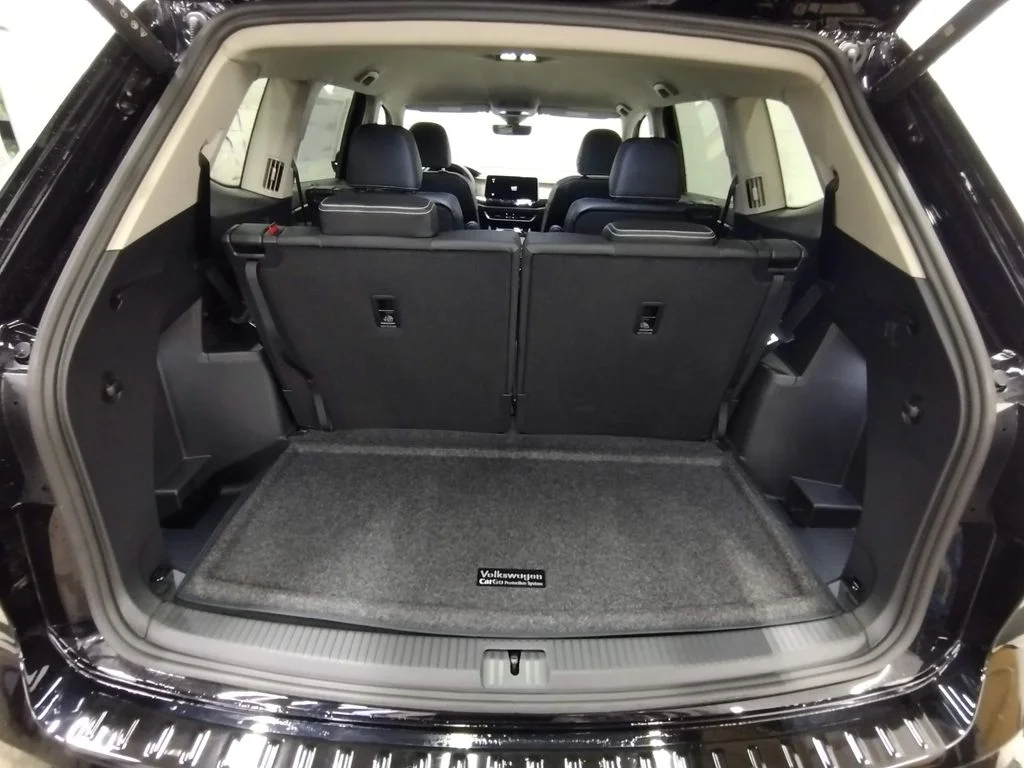 New 2026 Black Volkswagen 2.0T SE w/Technology image 16