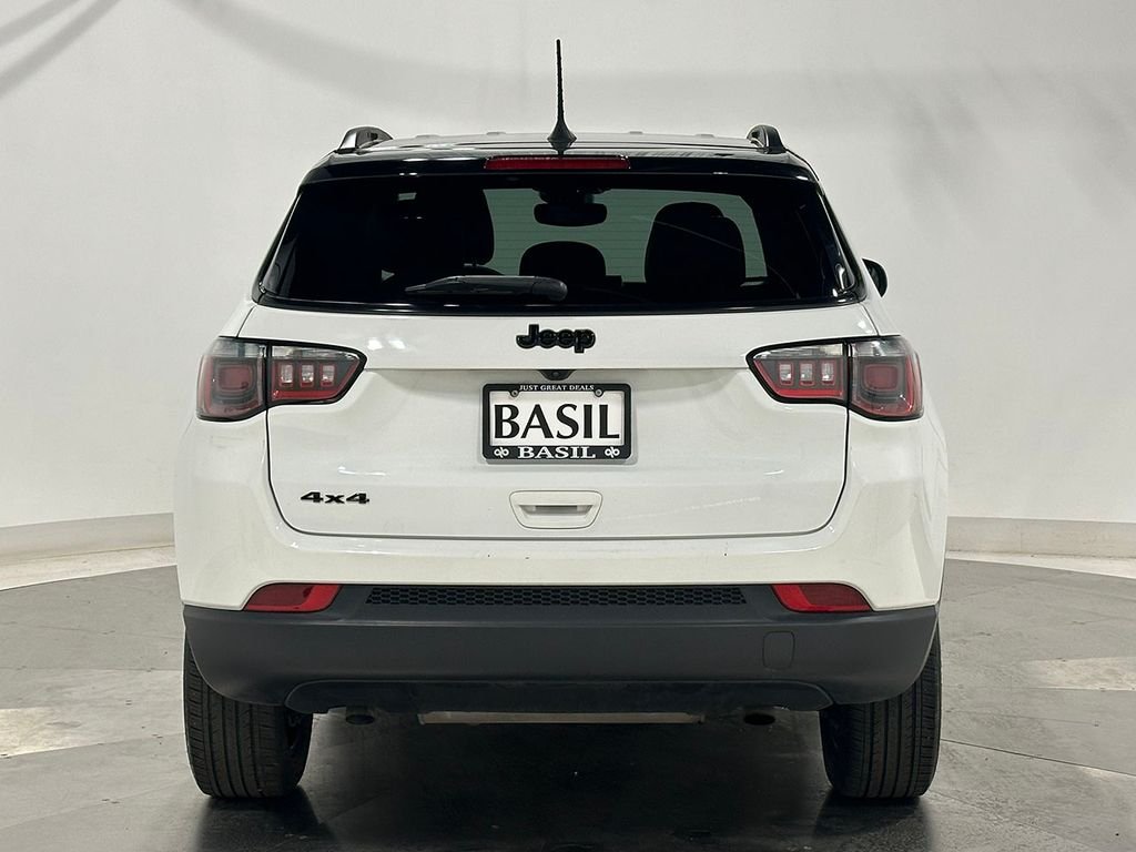 Used 2023 White Jeep Latitude image 12