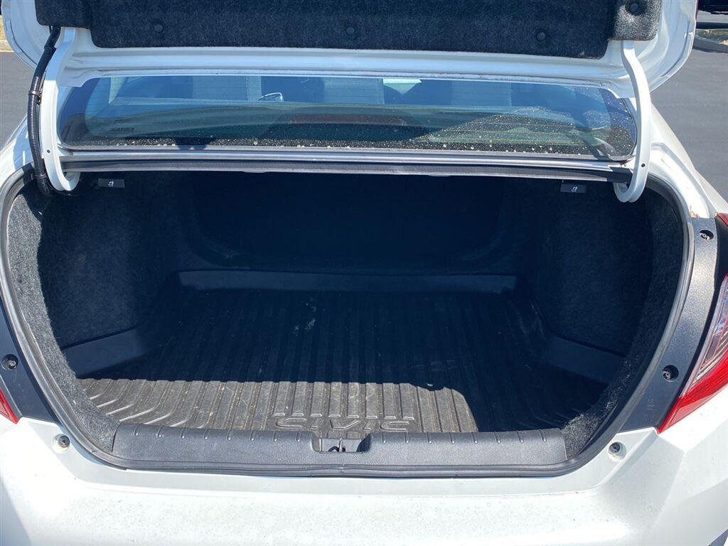 Used 2018  Honda EX image 14
