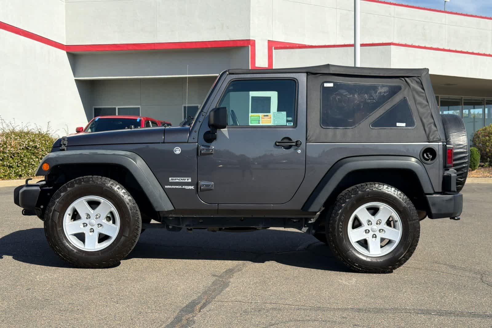 Used 2018 Granite Crystal Metallic Clearcoat Jeep Sport S image 9