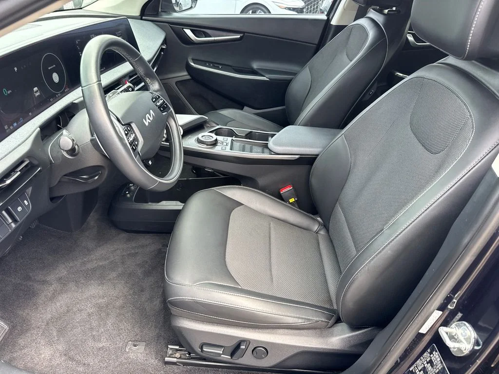 Used 2023 Blue Kia Light image 23