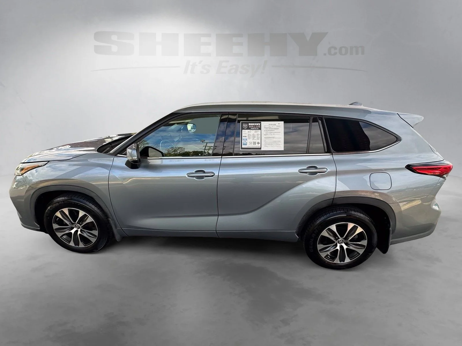Used 2022  Toyota XLE image 14