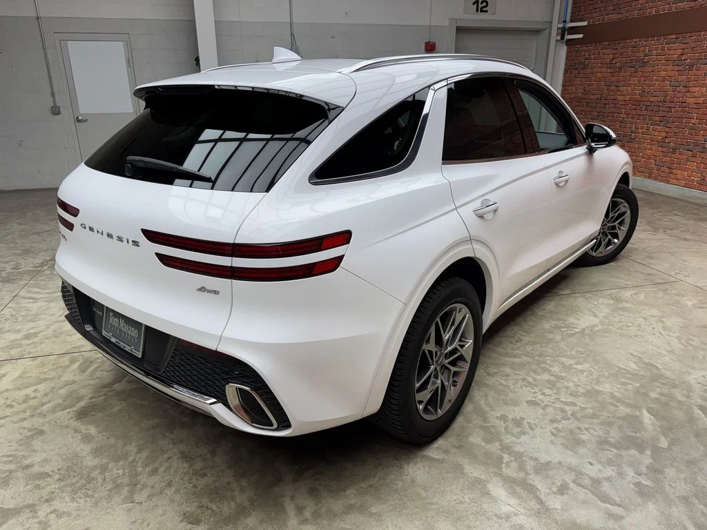 Used 2022 White Genesis 2.5T image 5