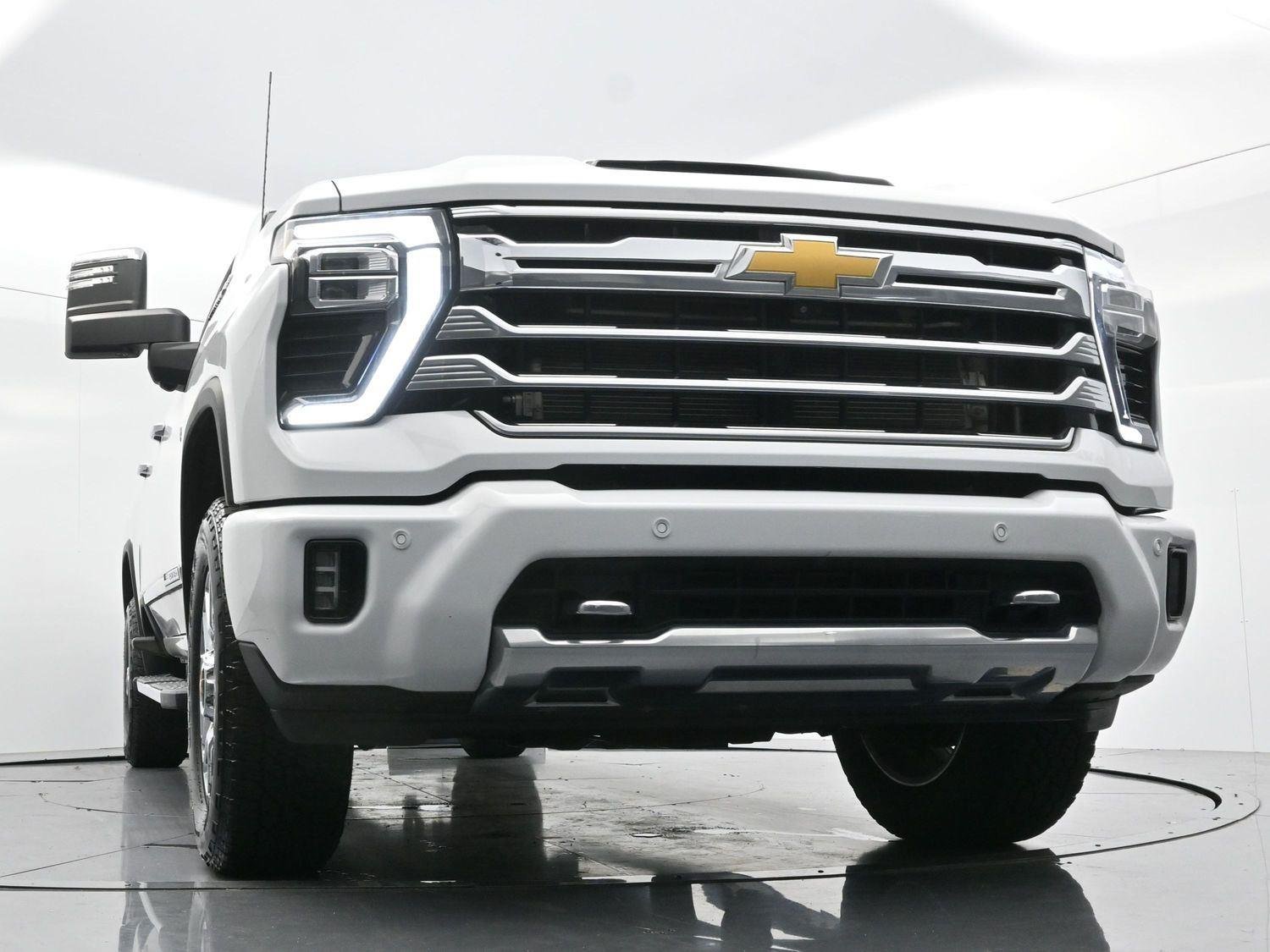 Used 2024 Summit White Chevrolet High Country image 37