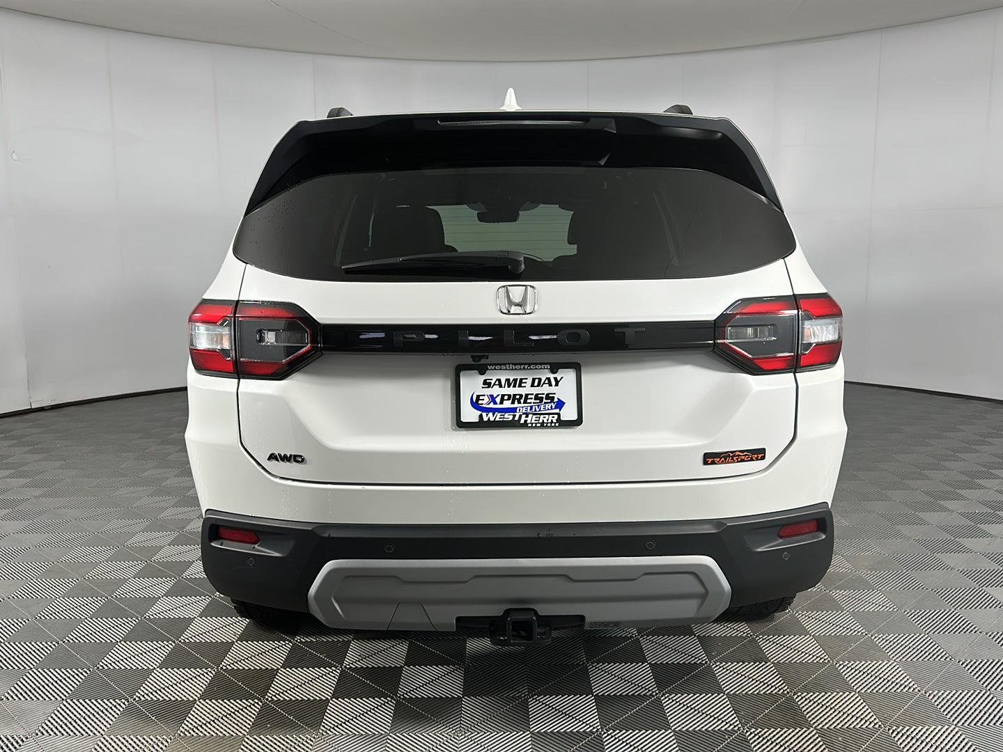 Used 2025 Platinum White Pearl Honda TrailSport image 27