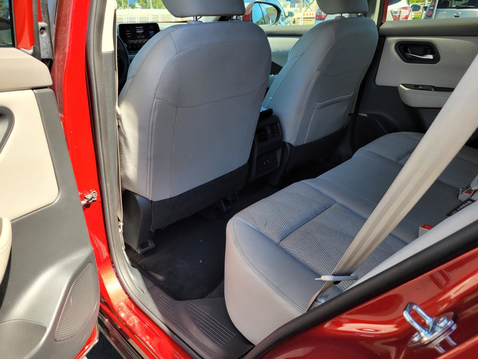 2025 Nissan Rogue SV - Photo 14