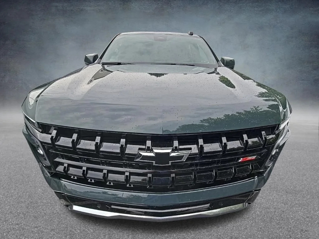 Used 2025 Gray Chevrolet Z71 image 3