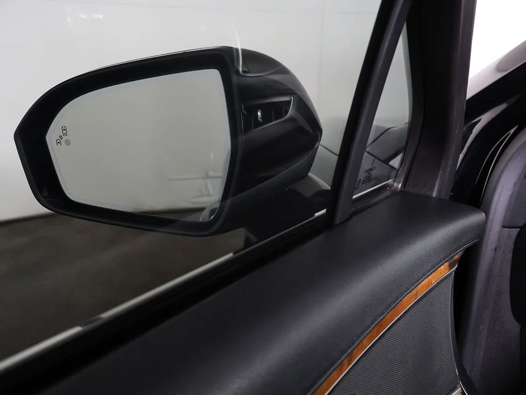 Used 2017 Black Lincoln Select image 33