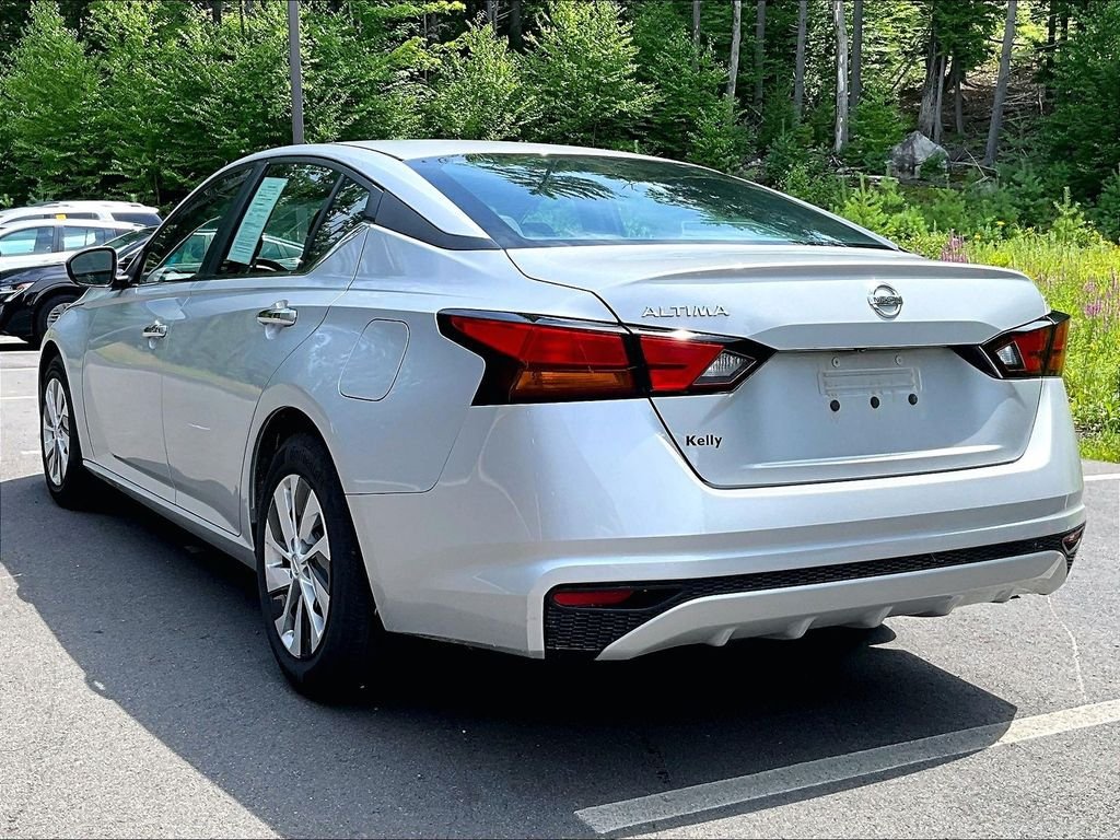 Used 2022 Silver Nissan 2.5 S image 6