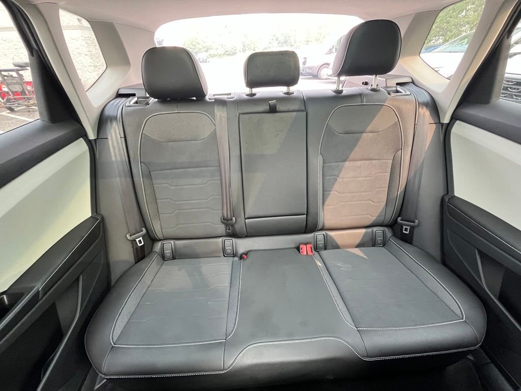 Used 2025 Gray Volkswagen 1.5T SE image 30