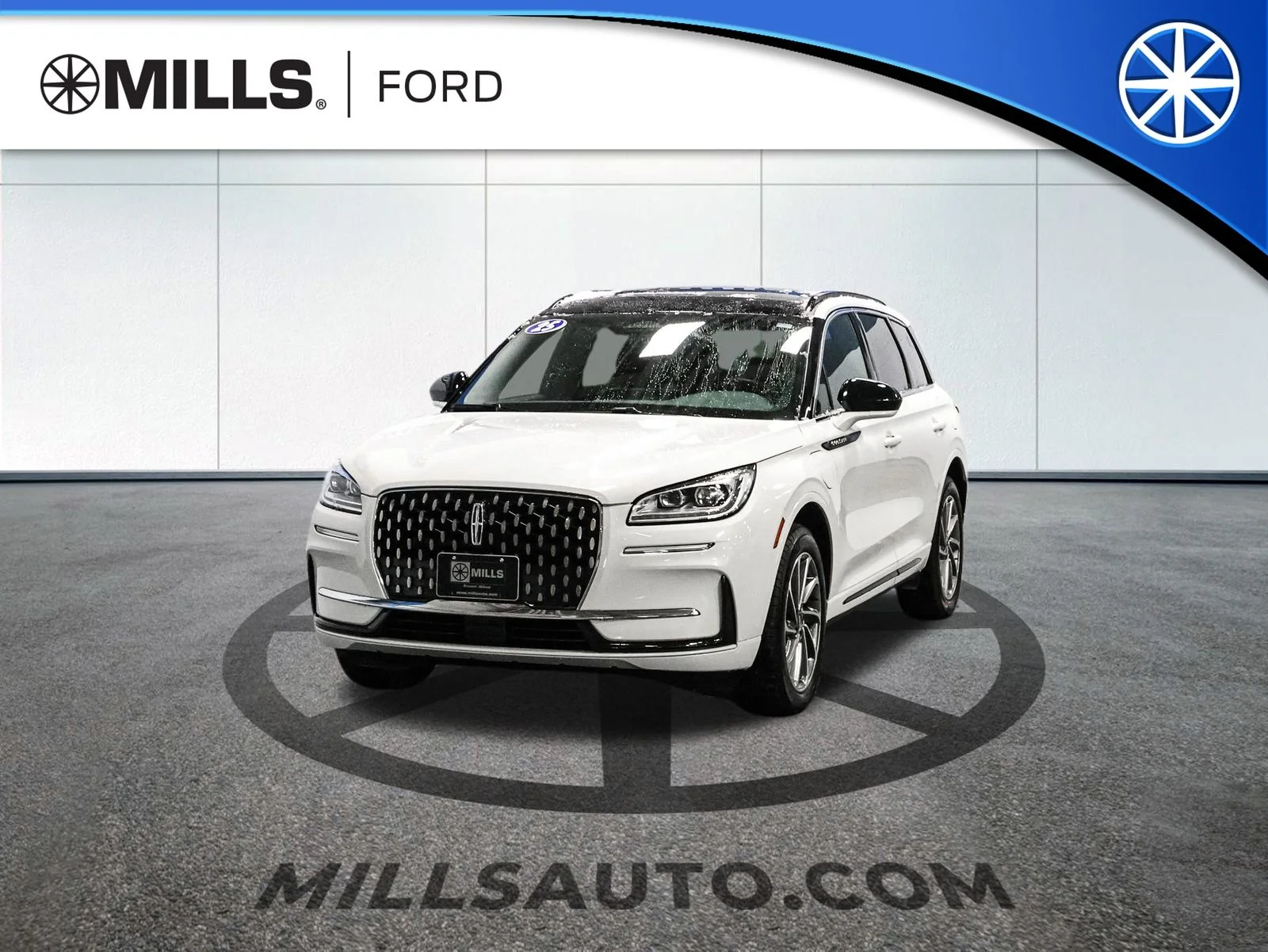 Certified Used 2025 White Lincoln Grand Touring image 1