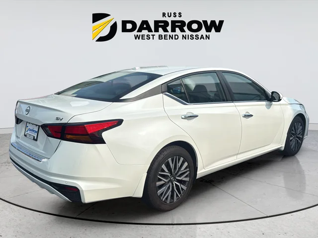 Used 2023 White Nissan 2.5 SV image 5
