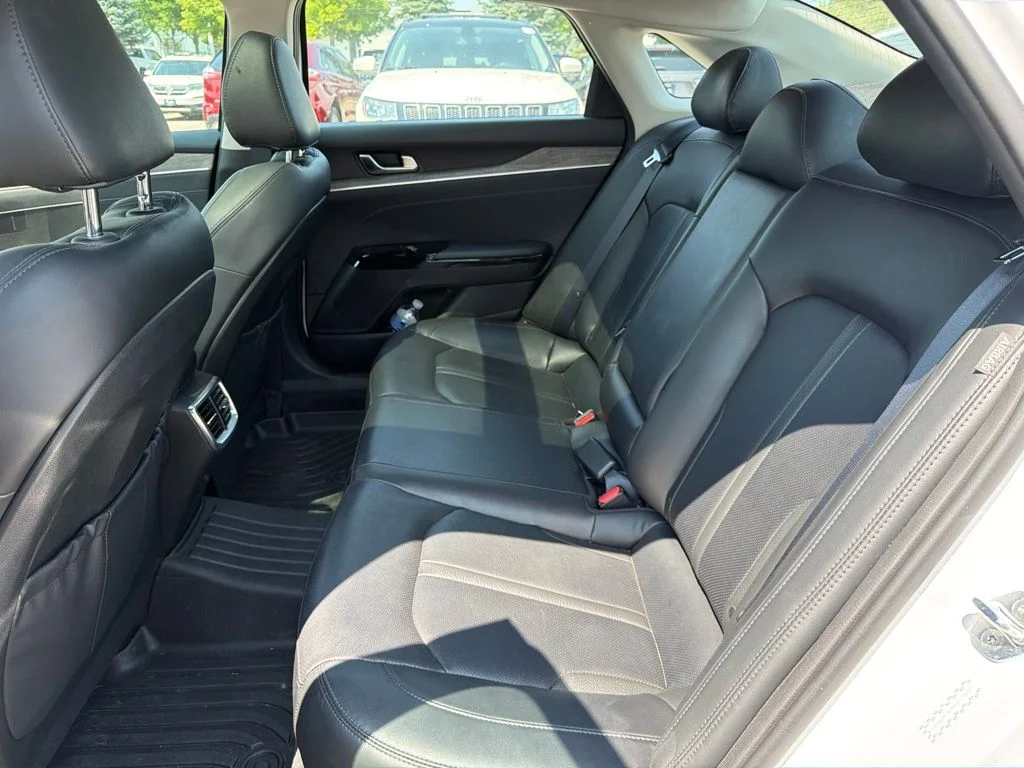 Used 2021 White Kia EX image 20