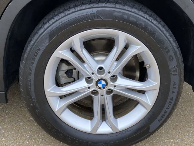 Used 2020 Black BMW sDrive30i image 8