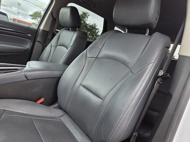 Used 2020 Summit White Buick Essence image 11
