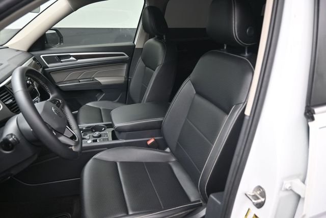 Used 2022 White Volkswagen 3.6L V6 SE w/Technology image 19