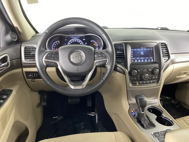Used 2018 Silver Jeep Laredo E image 19