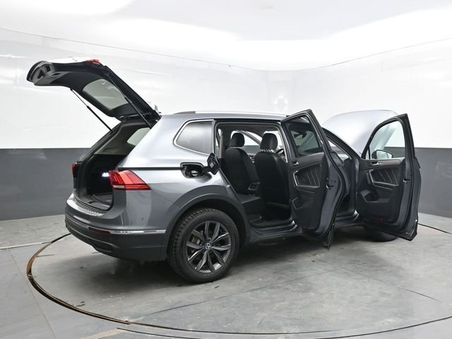 Used 2022 Gray Volkswagen 2.0T SE image 40