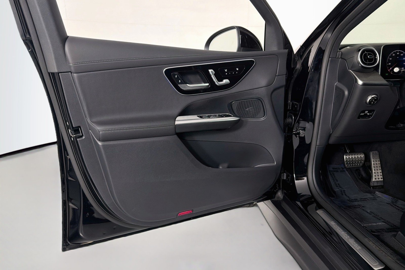 New 2026 Black Mercedes-Benz GLC 300 SUV image 20
