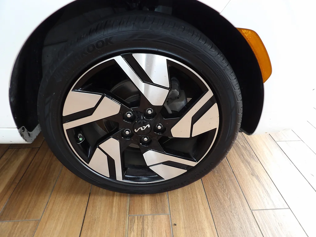 Used 2023 Snow White Pearl Kia GT-Line image 4