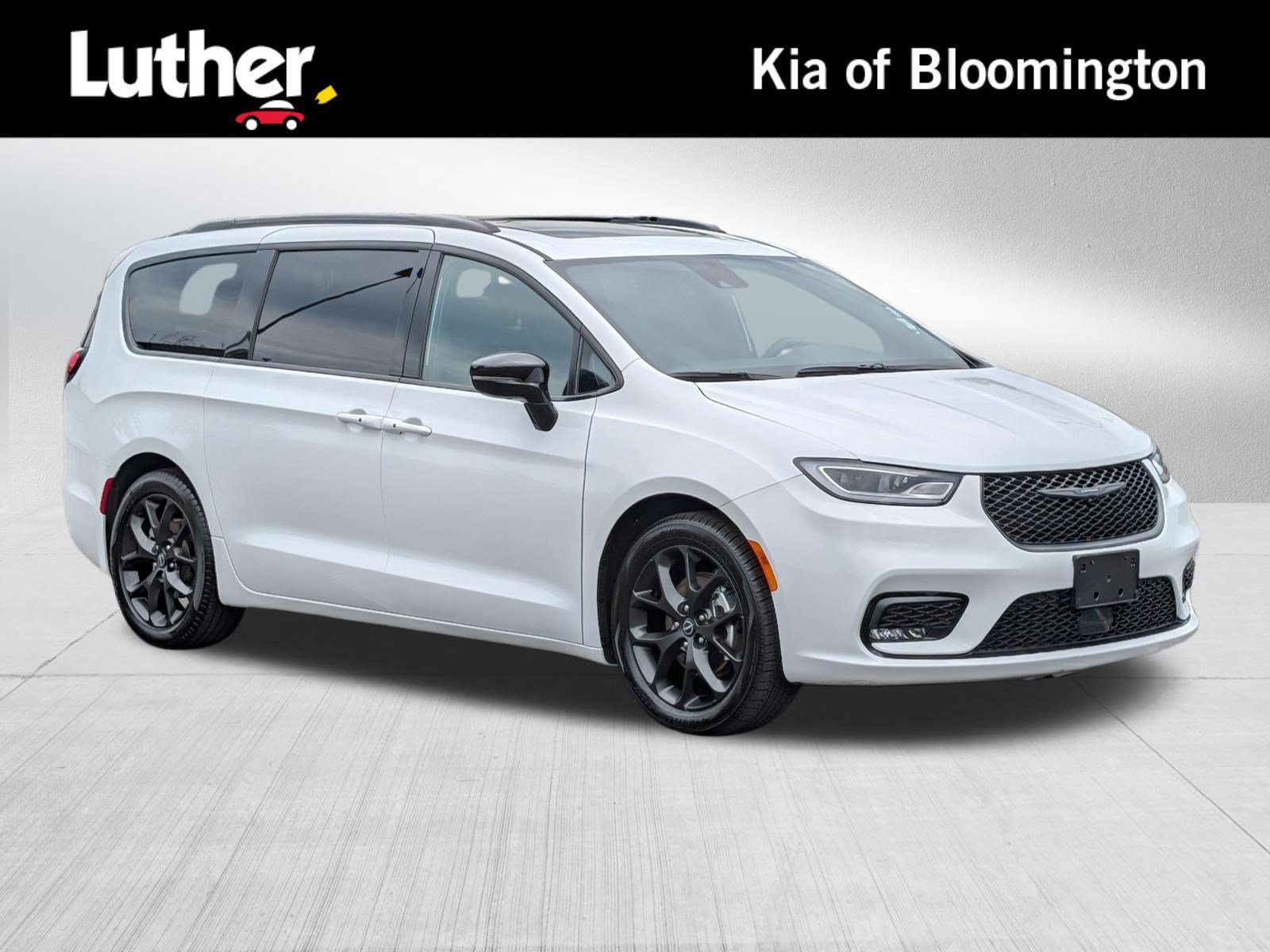 2025 Chrysler Pacifica Limited's photo