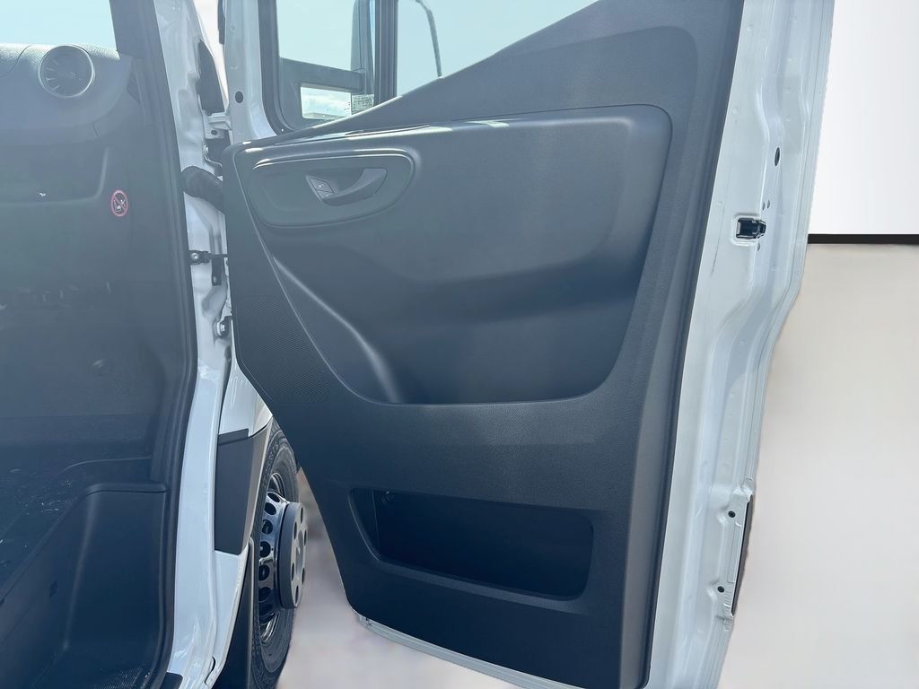 New 2026  Mercedes-Benz Knapheide Dry Box image 41