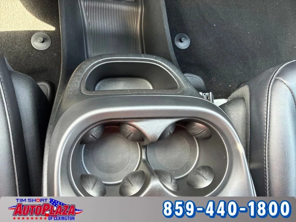 Used 2025 White Chrysler Select image 34