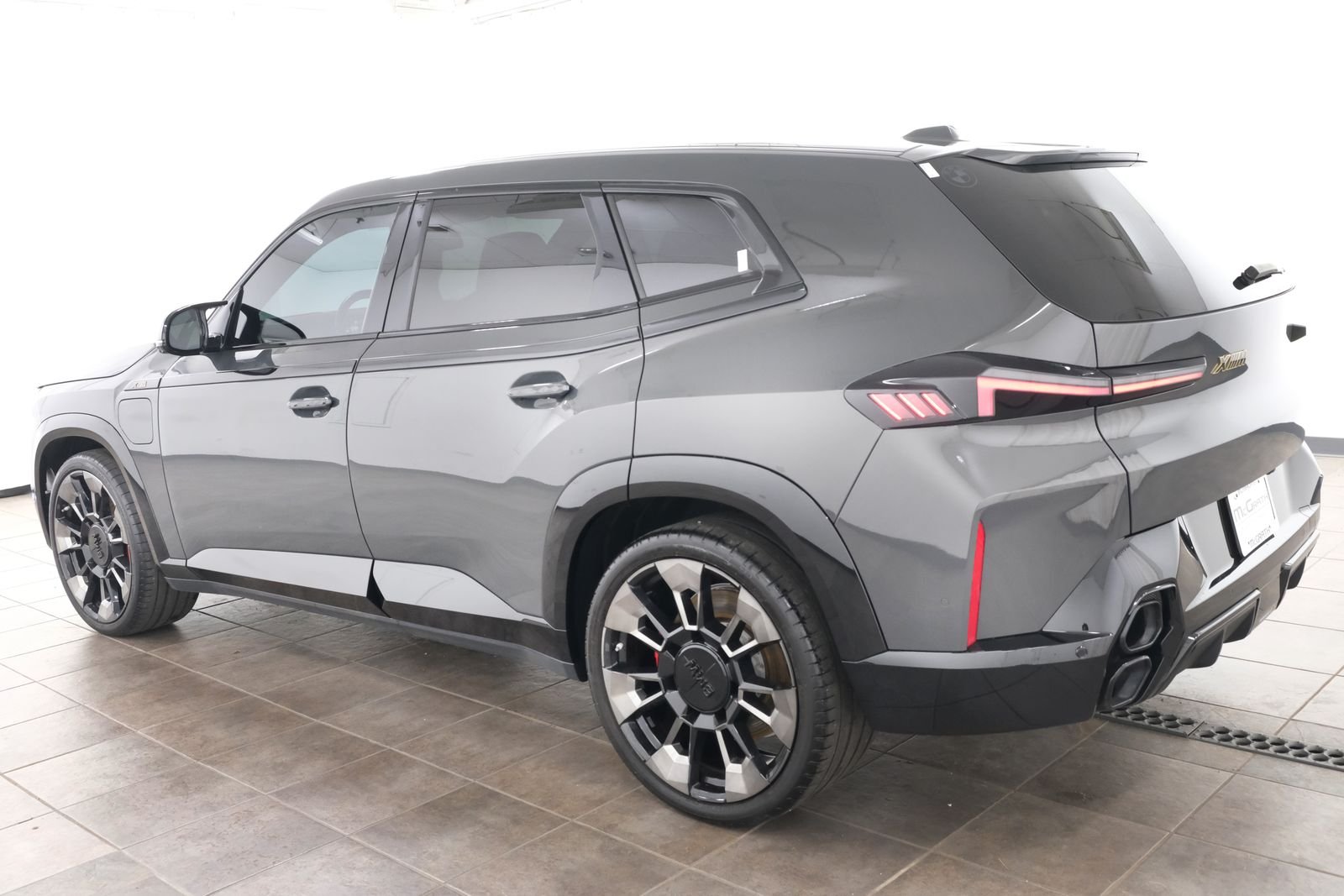 Used 2023 Dravit Gray Metallic BMW Base image 4