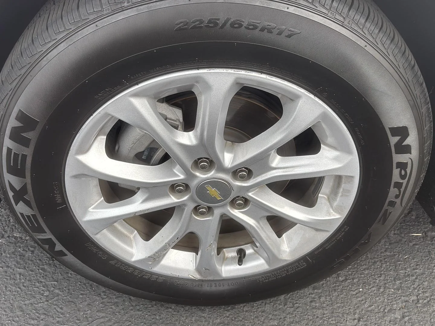 Used 2021 Silver Ice Metallic Chevrolet LT image 4