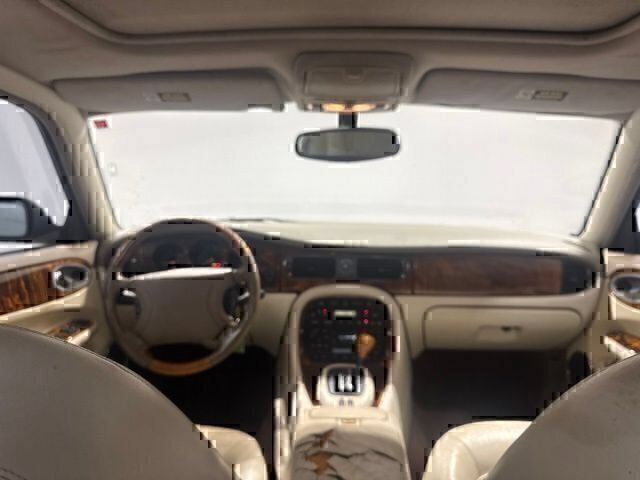 Used 2000 Gold Jaguar Base image 18