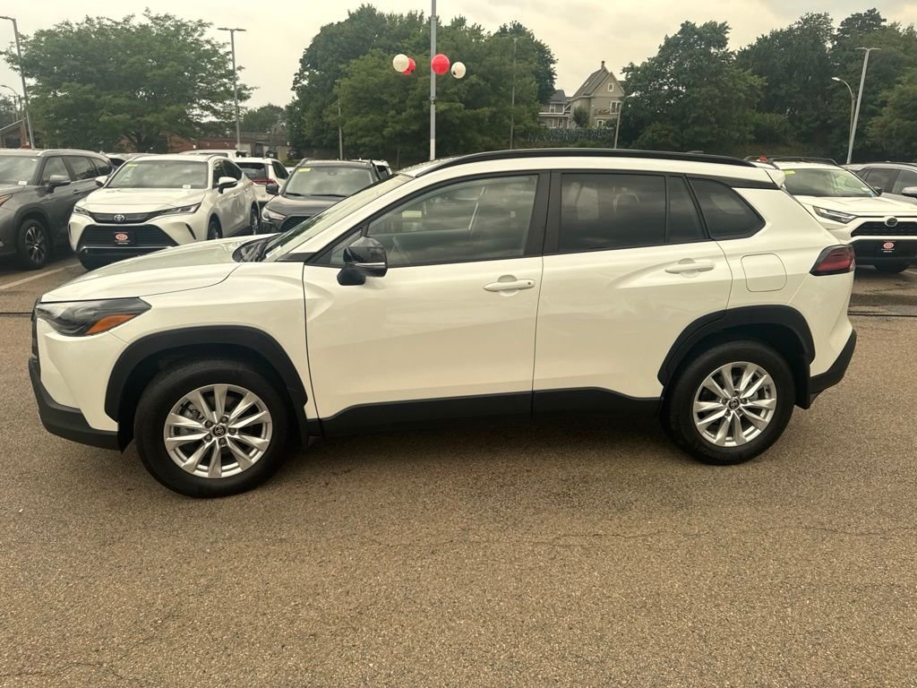 Used 2026 Off-white Toyota LE image 4