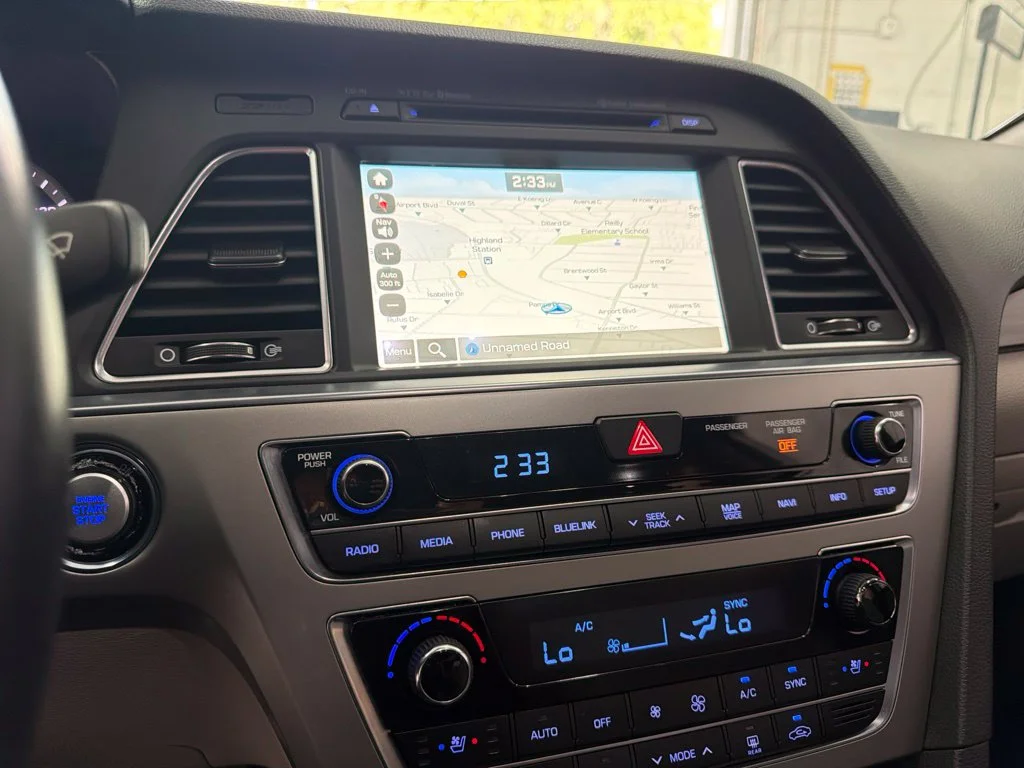 Used 2015 Silver Hyundai Limited image 19