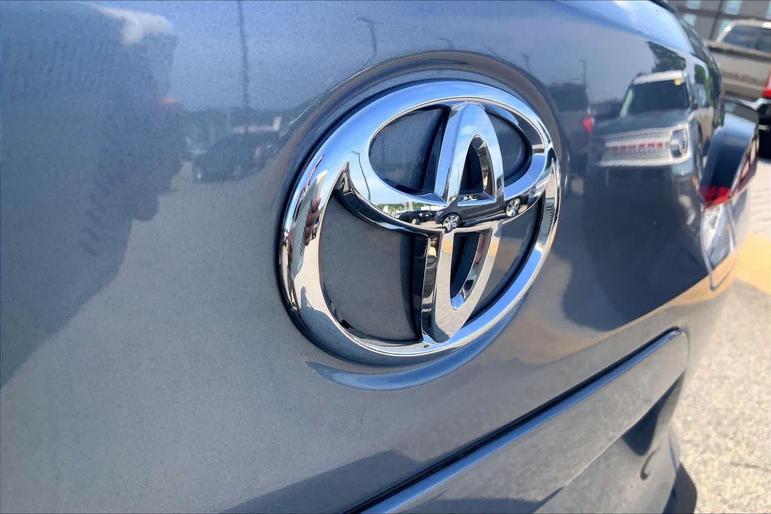 Used 2024 Celestite Toyota L image 10