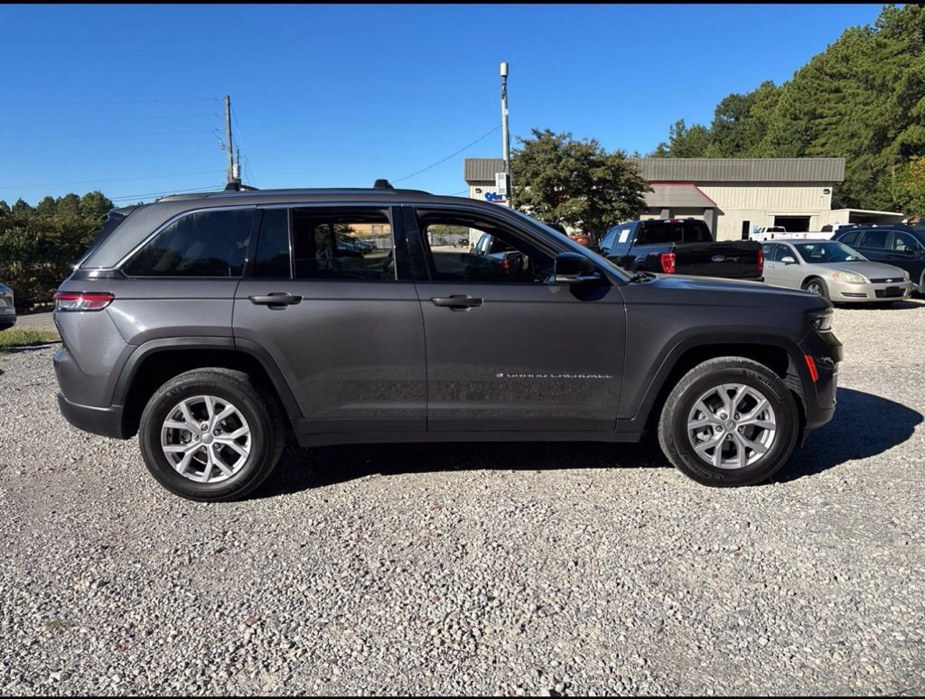 Used 2022 Gray Jeep Limited image 4