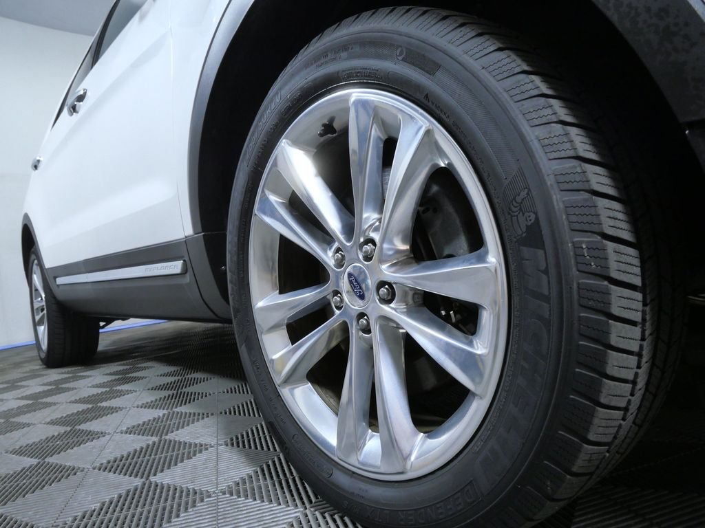 Used 2018 White Ford Limited image 23