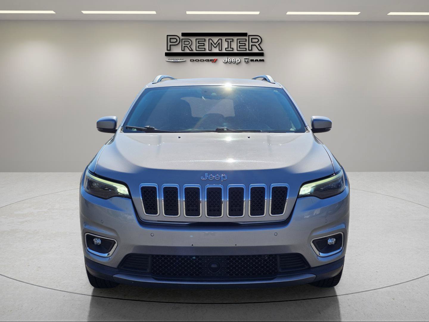 Used 2019 Billet Silver Metallic Clearcoat Jeep Limited image 2