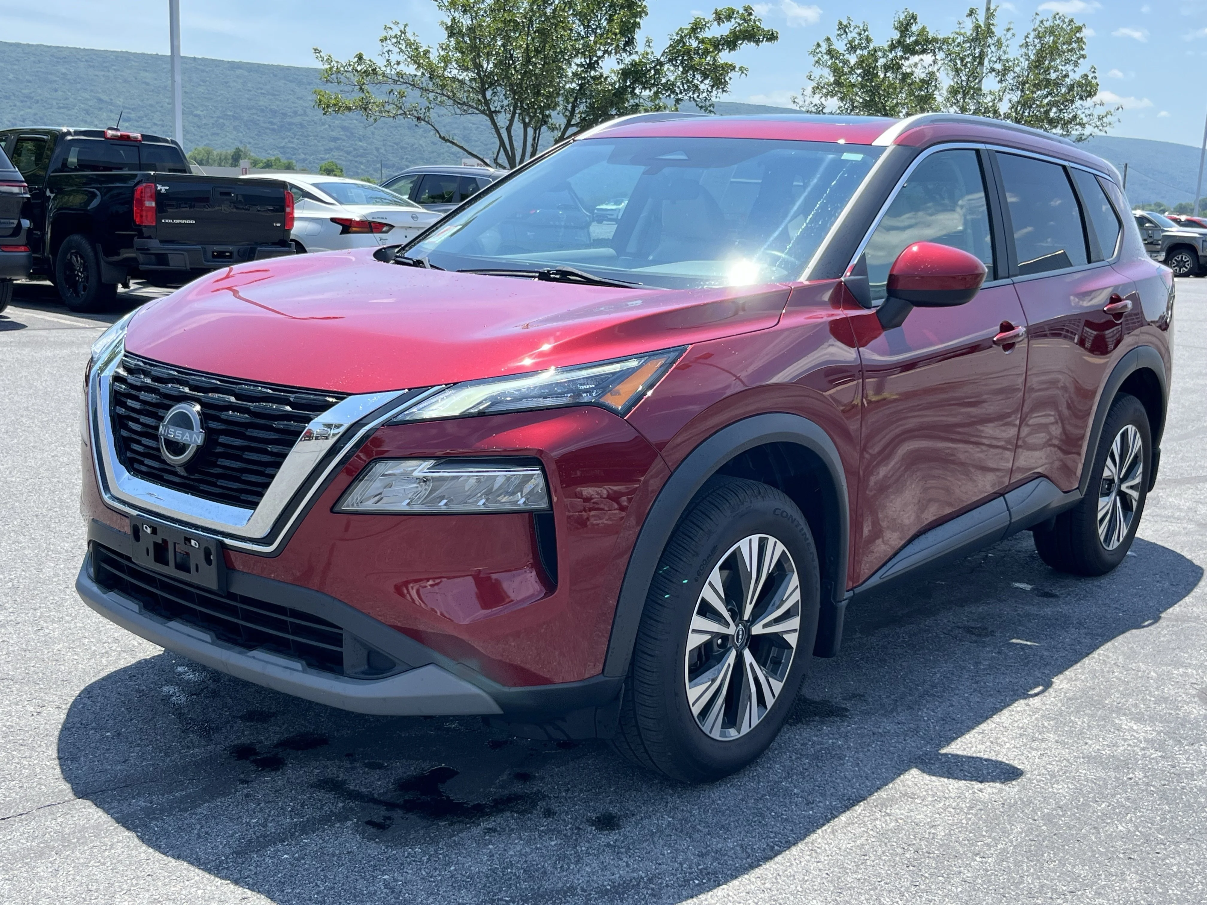 Used 2023 Scarlet Nissan SV image 11