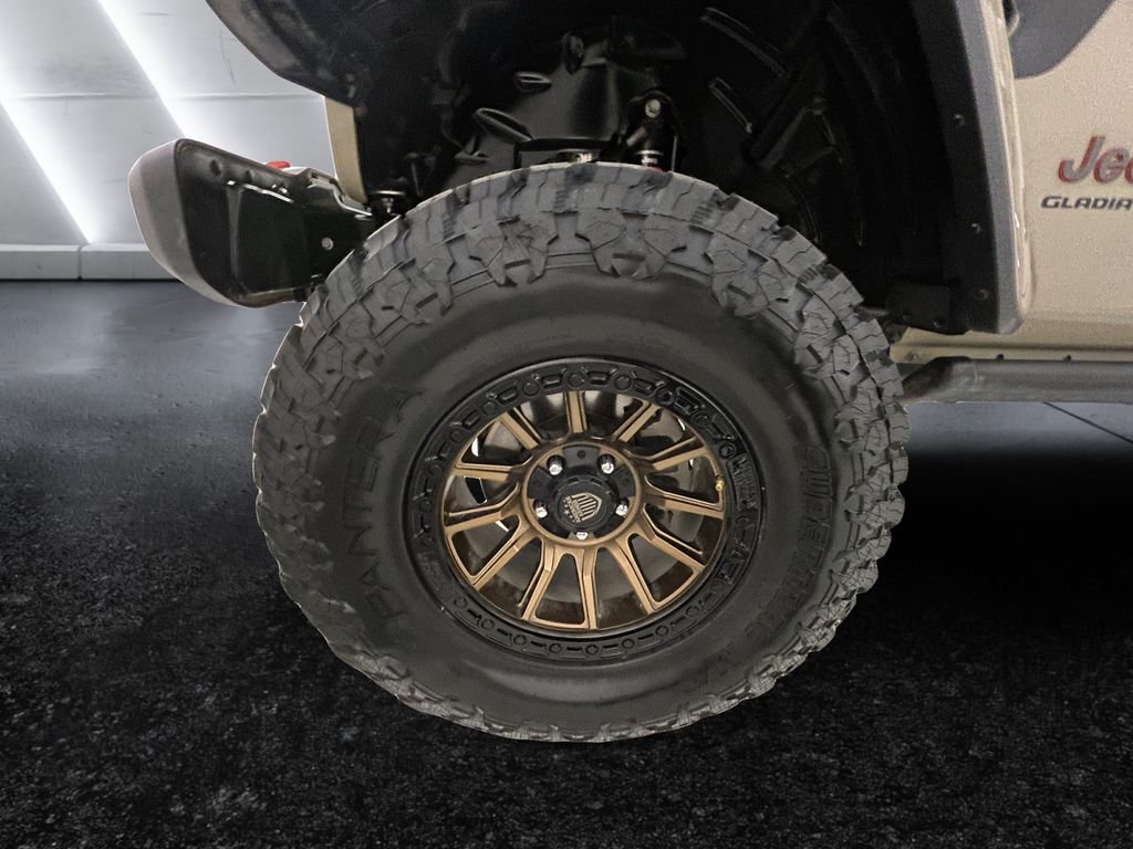 Used 2020 Beige Jeep Mojave image 27