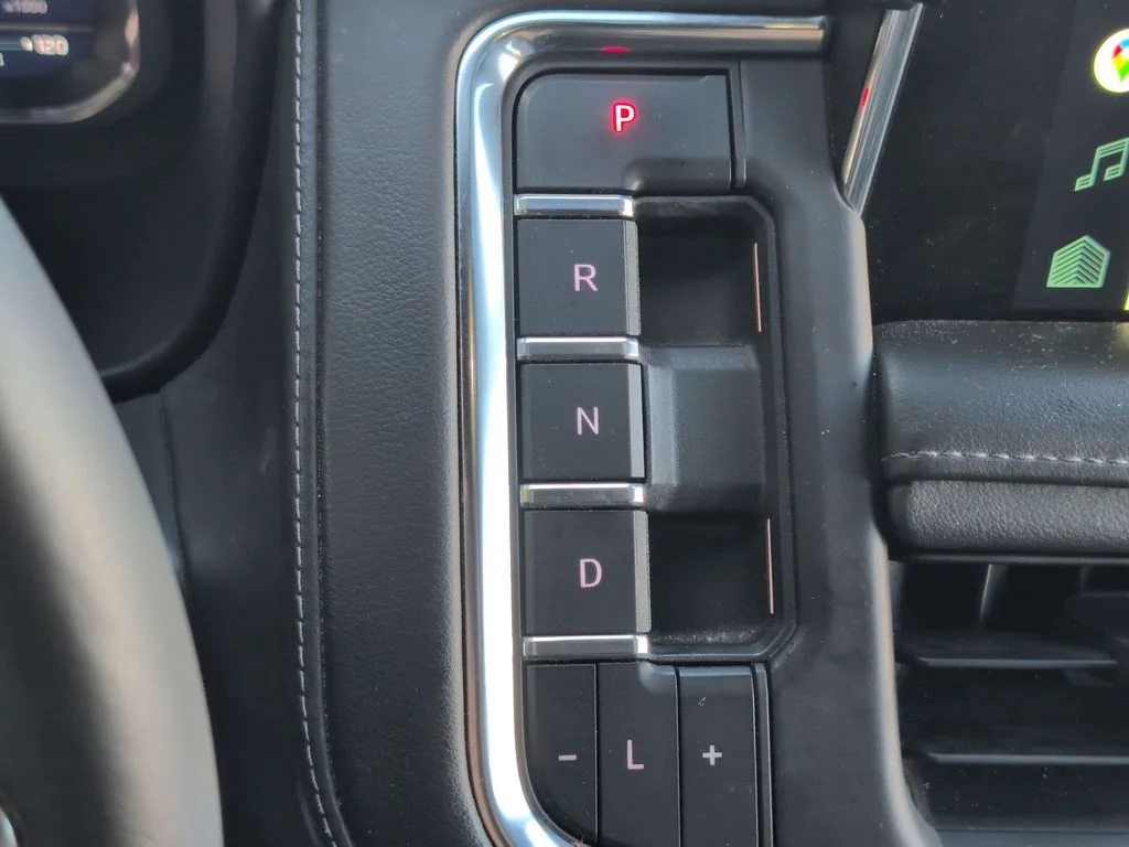 Used 2022 Gray Chevrolet Z71 image 23