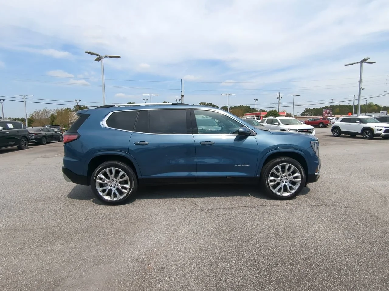 2026 GMC Acadia Denali - Photo 3