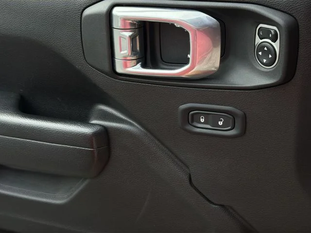Used 2022 Red Jeep Sport image 35