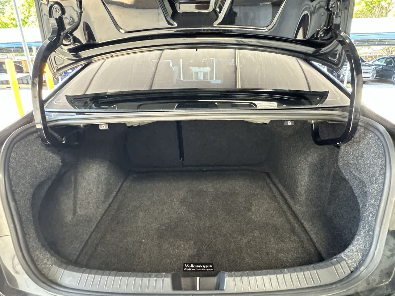 Used 2022 Deep Black Pearl Volkswagen SE image 25