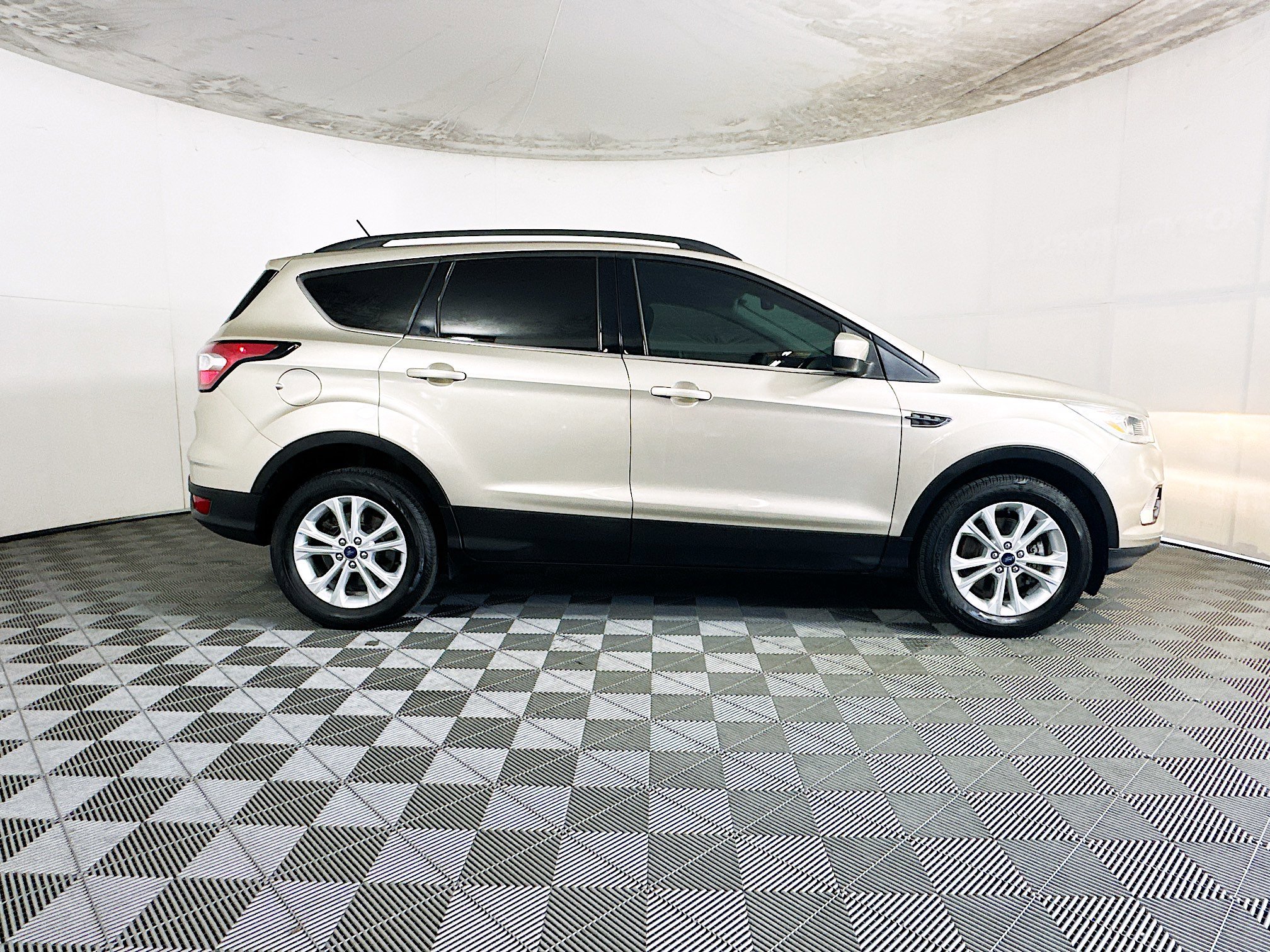 Used 2018 White Gold Metallic Ford SEL image 2