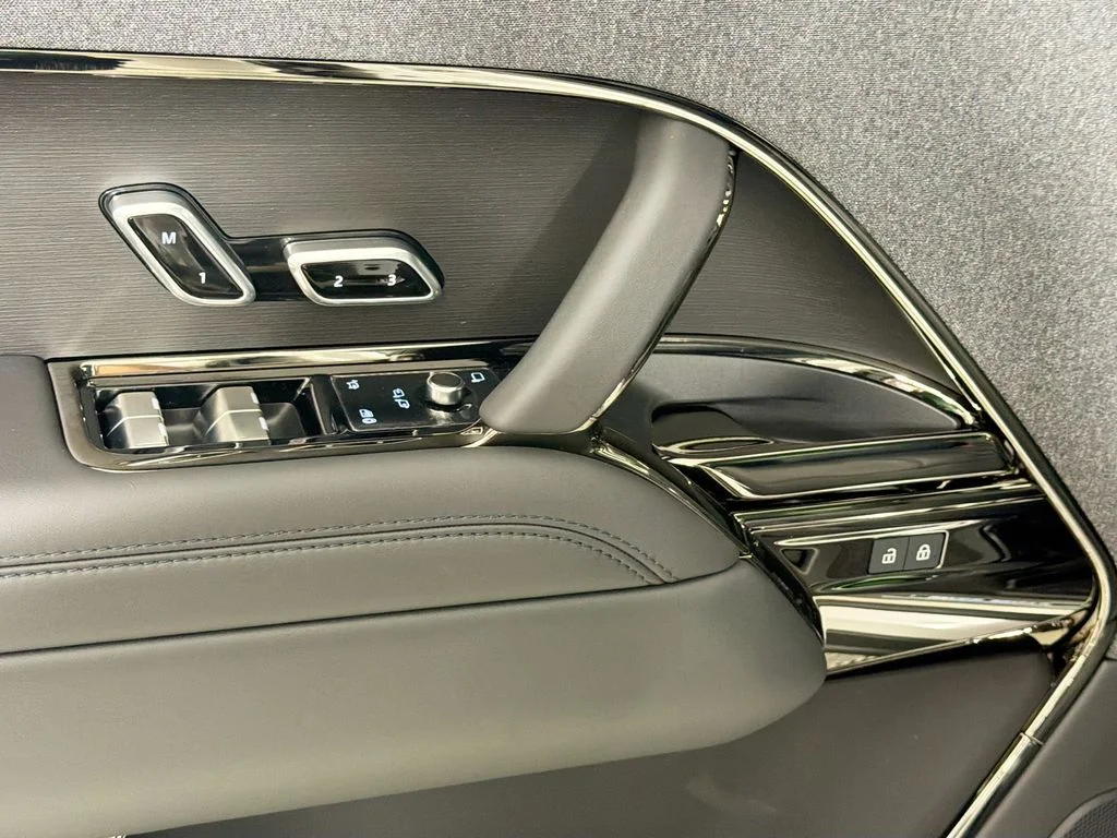 New 2026 Borasco Grey Land Rover Dynamic SE image 18