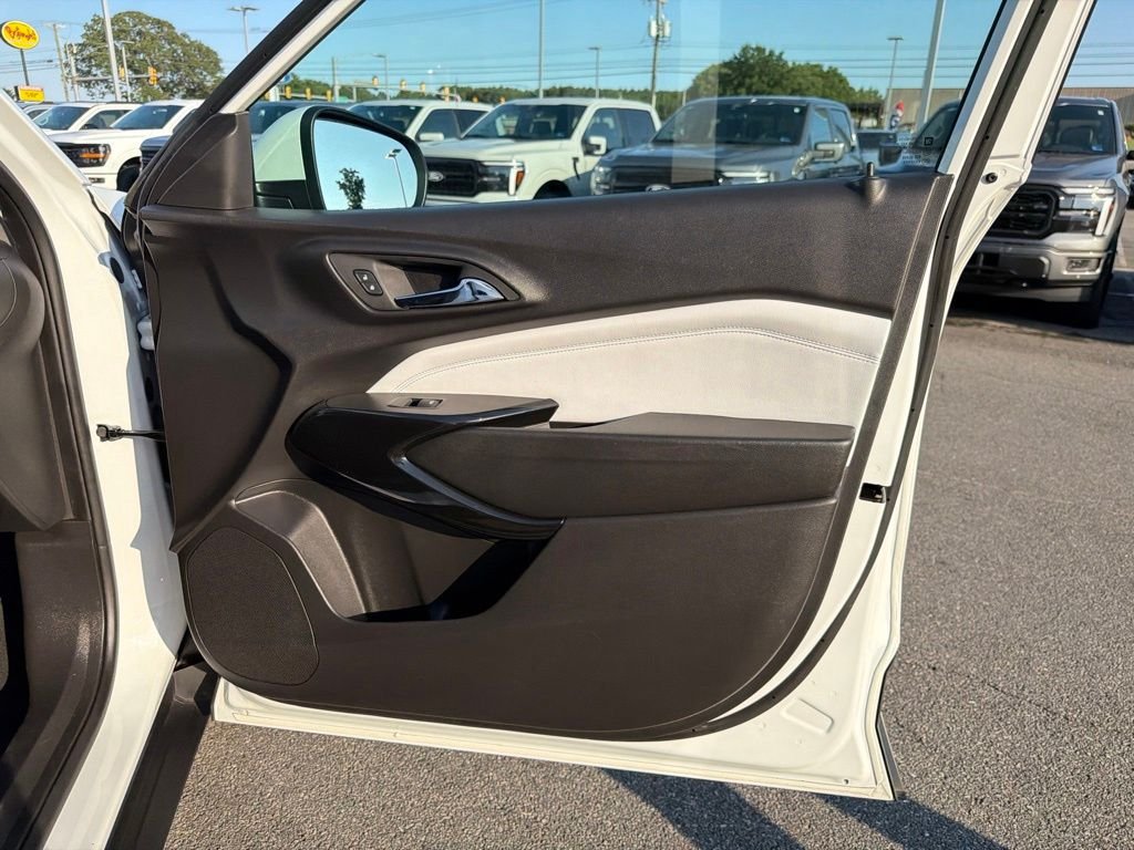 Used 2025 Summit White Chevrolet LT image 23