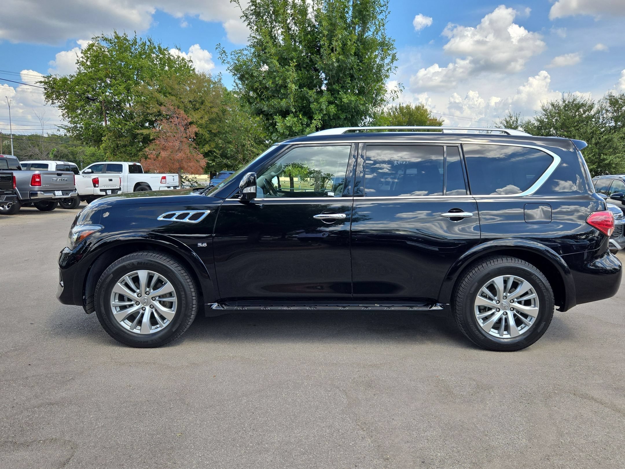 Used 2017 Black Obsidian INFINITI Base image 7