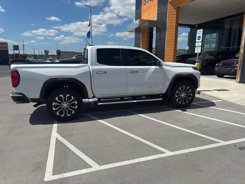 2024 GMC Canyon 4WD Denali Crew Cab Short Box's photo